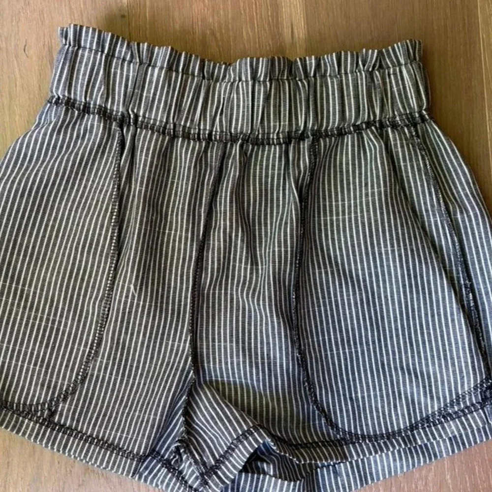 Black & White Striped Pull on Shorts with Drawstring waist Minimalist| Small